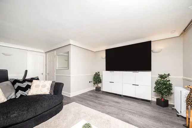 Flat to Rent in Edith Grove London SW10