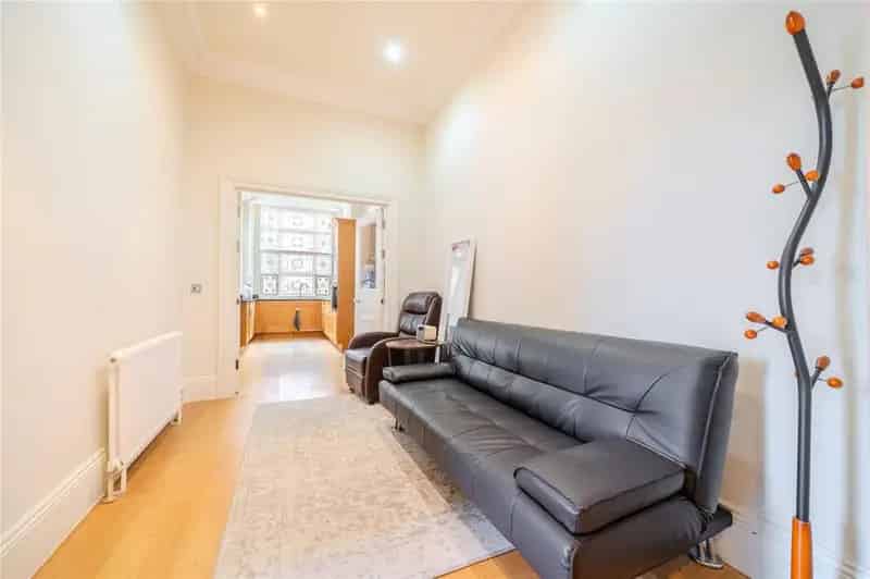 2 Bedroom Clifton Village Apartment For Sale