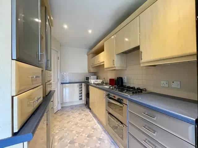 3 Bedroom Townhouse Available Immediately Modern Spacious