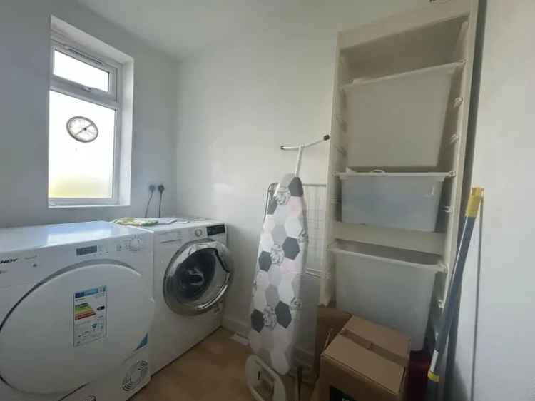 5 Bedroom House with Garden Free Parking and Bills Packages Available