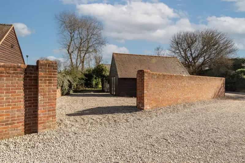 3 Bed Grade II Listed Cottage - Huge Development Potential