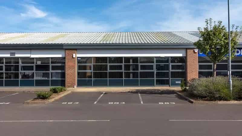Warehouse Office Unit to Let Slough Trading Estate