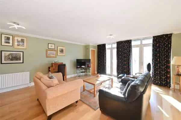Two Bedroom Apartment Dunbar Wharf London