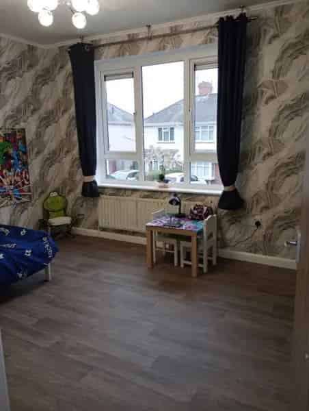 2 Bed House with 2 Toilets Driveway and Garden