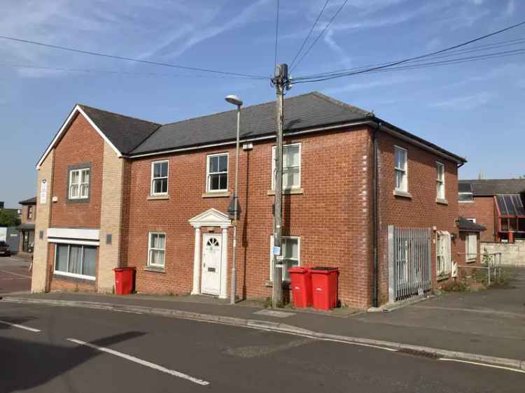  For Rent in High Street, Gillingham, England