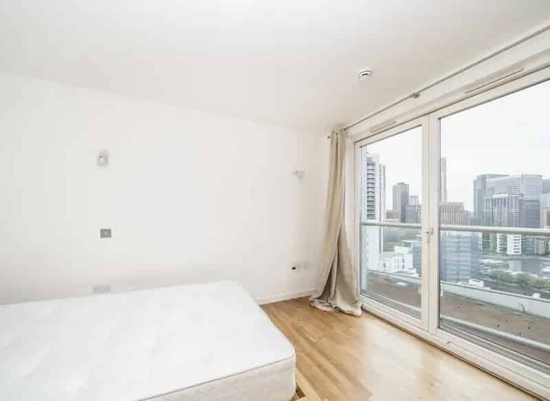Two Double Bedroom Riverside Apartment near Canary Wharf