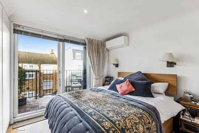 Terraced House for Sale in Chelsea SW3