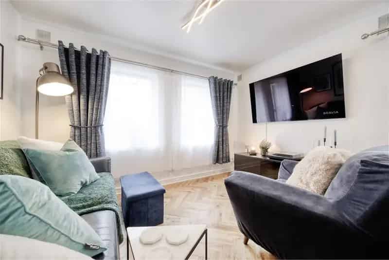 2 Bed Flat Ground Floor Leith Modern Kitchen Parking