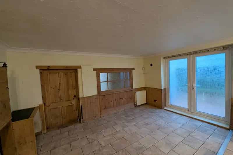 3 Bed House with Garage and Garden