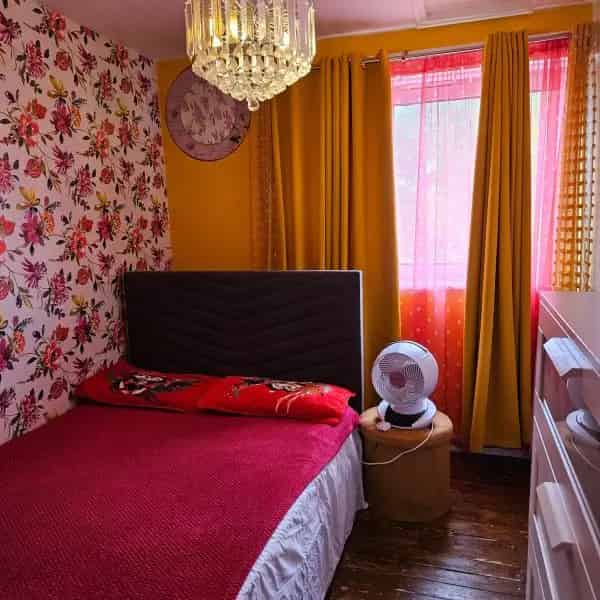 1st Floor Maisonette Near Train Stations Schools and Park