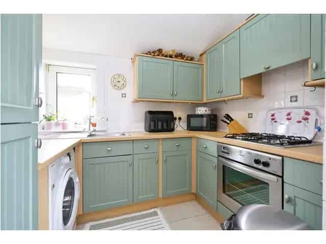 3 Bedroom Flat for Sale in Colinton Mains Edinburgh