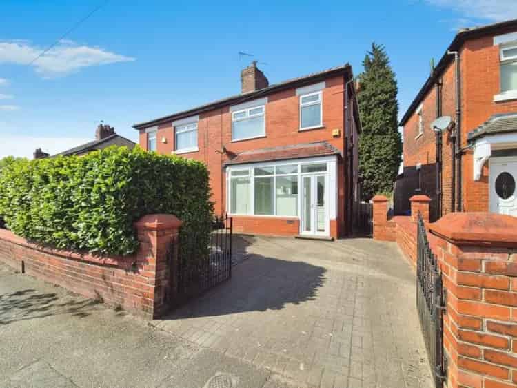 3 Bedroom Semi Detached House for Sale South Reddish SK5