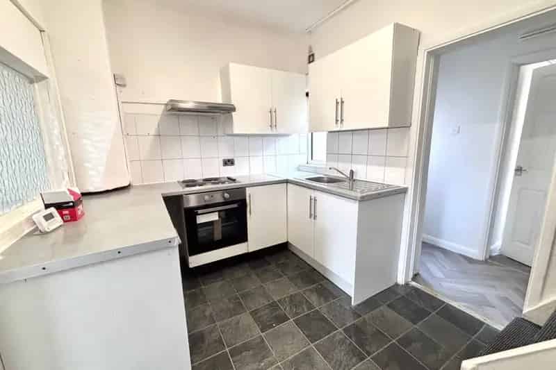 2 Bed End Terraced House HU5 Available Now