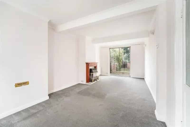 Three Bedroom Family Home Near Rose Hill Station