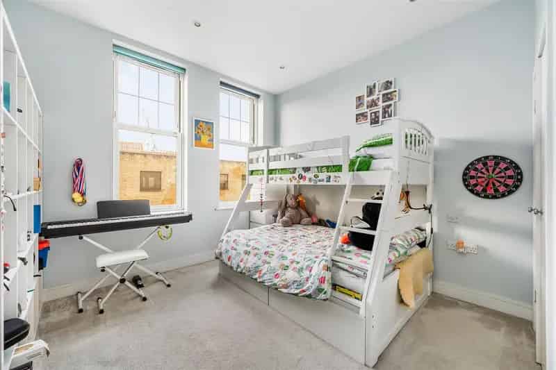 3 Bedroom Flat House to Rent in Acton