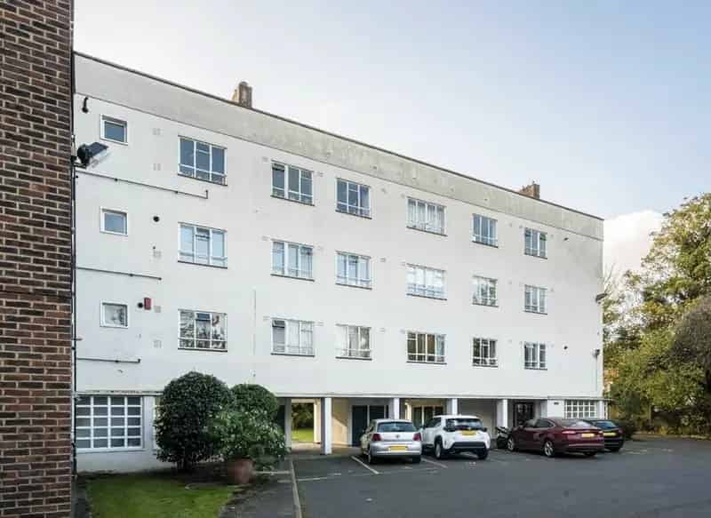 3 Bedroom Apartment Peckham Rye Park  High Ceilings Balcony Parking