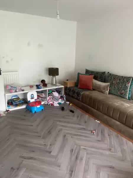 3 Bedroom Flat Private Garden Parking New Wood Flooring