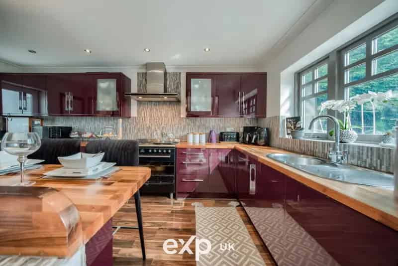 5 Bedroom Link Detached House for Sale in Lickey