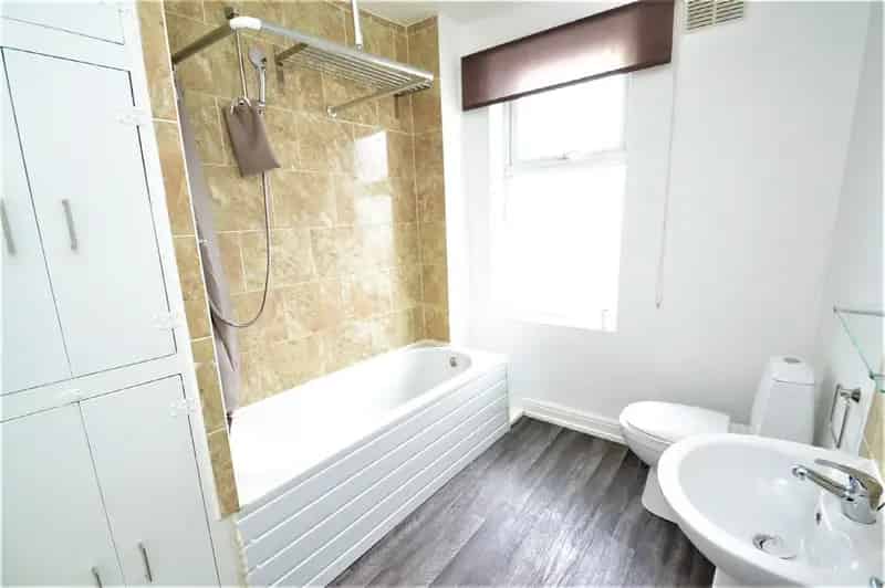 2 Bedroom Terrace House to Rent