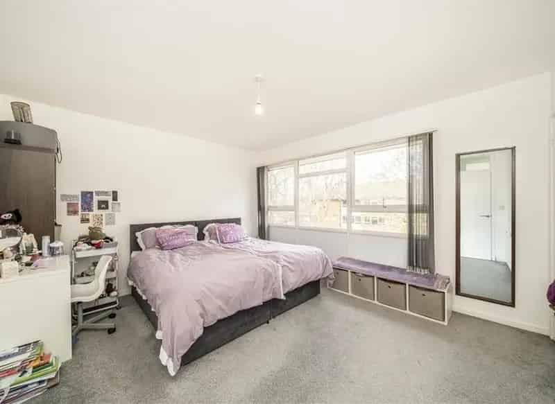 2-Bed Split-Level Maisonette Courtlands Estate No Upward Chain
