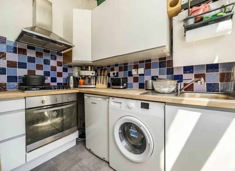 Large 1-Bed Victorian Flat Acton Near Elizabeth Line