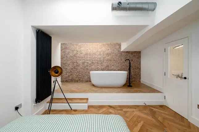 3 Bedroom Flat for Sale in Hatton Garden, London EC1N