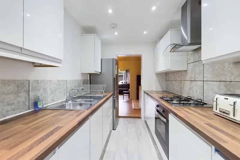 6 bedroom House To Let Available 01 07 2025