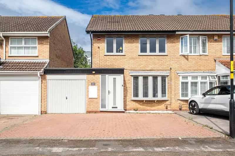3 Bedroom Semi-Detached House for Sale