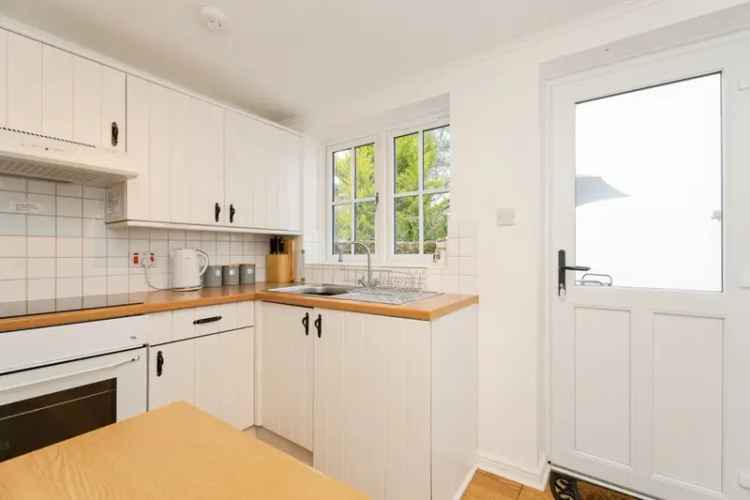 Charming Brick and Flint Cottage in East Rudham