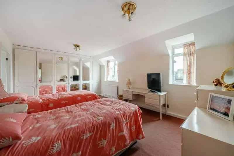 4 Bed Detached House For Sale