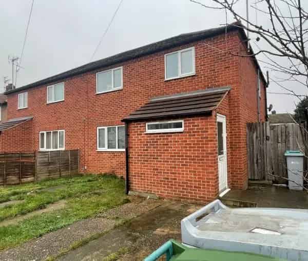 3 Bed House Near Schools Shops Large Garden Driveway Potential 4th Bedroom