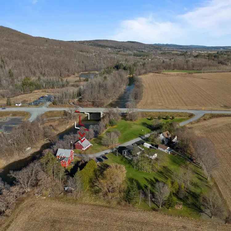 Charming Riverfront House Near North Hatley