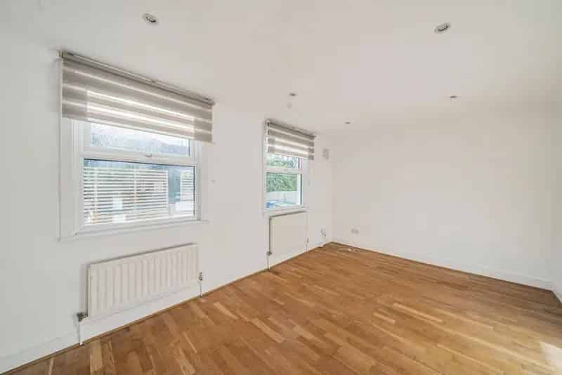 Two-Bedroom Ground Floor Flat Peckham Share of Freehold