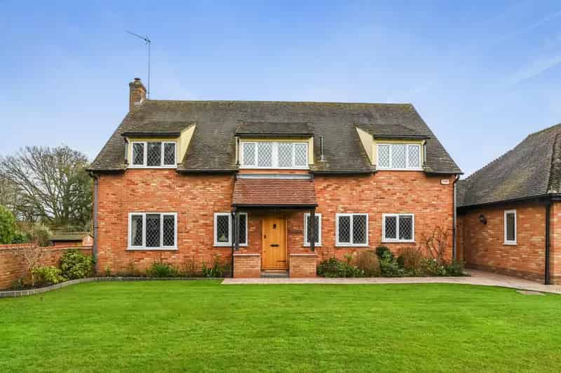 5 Bedroom Detached House with Annexe and Large Garden