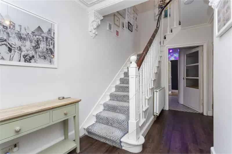 4 Bed Terraced House with 2 Reception Rooms and Garden Studio