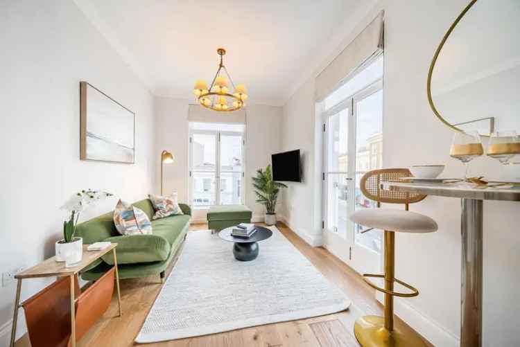 2-Bedroom Flat in Bedford Gardens