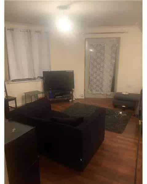 2 Double Bedroom Accessible Flat with Ample Storage and Balcony