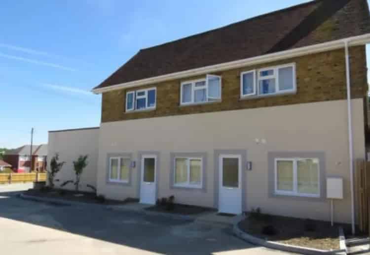 1 Bedroom Maisonette Near Town Centre and Leisure Park