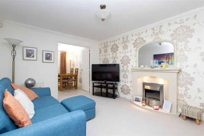 4 Bedroom Detached House to Rent Large Garden Family Home