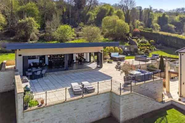 Luxury Five-Bedroom Home with Panoramic City Views and Summer House