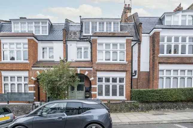 Flat to rent in Glenmore Road, London NW3