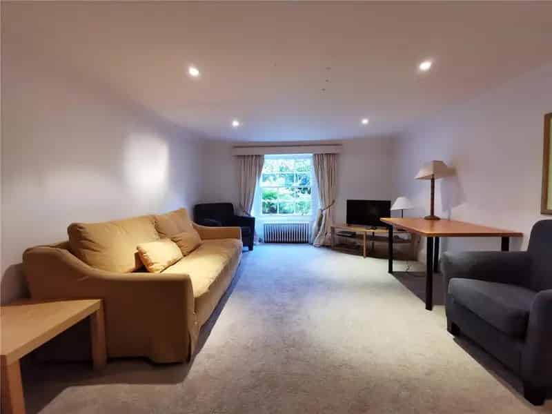 4 Bedroom Apartment to Rent in Edinburgh's Georgian New Town