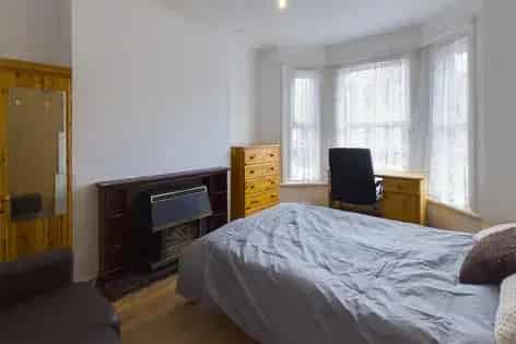 5 Bedroom Student House Share Near Universities