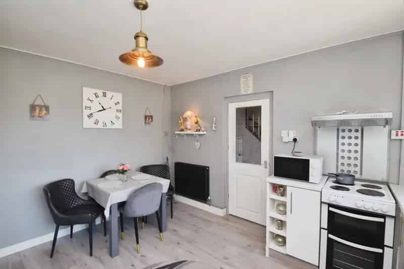 3 Bedroom Mid Terraced House For Sale