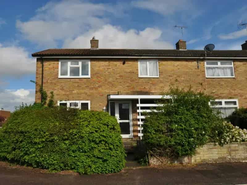 Spacious 2-Bedroom House with Garden - Available July