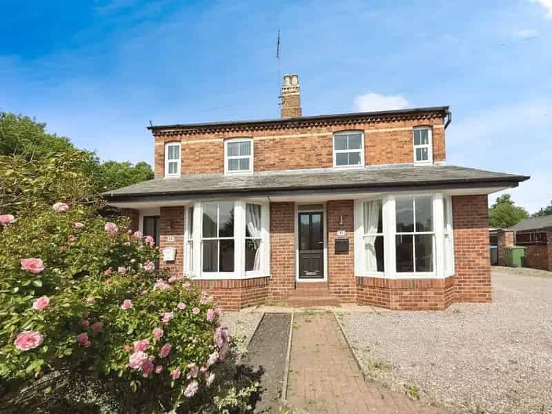 2 Bedroom Semi Detached House Chester CH1