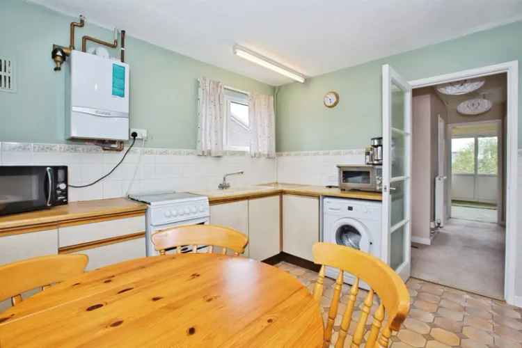 2 Bed Bungalow with Garage and Garden