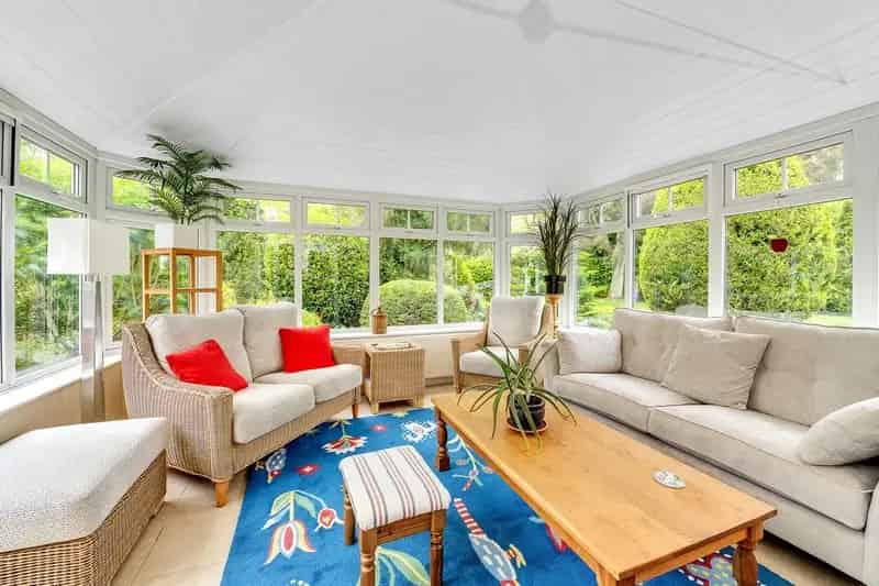 6 Bedroom Detached House with 2 Acres of Gardens