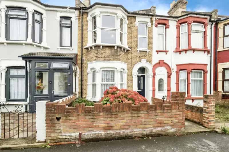 570 Sq Ft Victorian Conversion Near West Ham Park