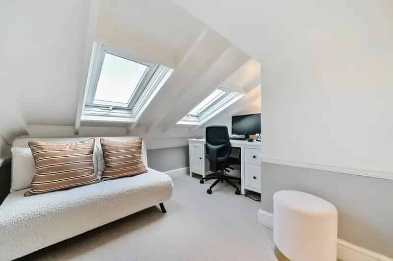 Stunning Refurbished 729 sq ft Apartment with Office Space